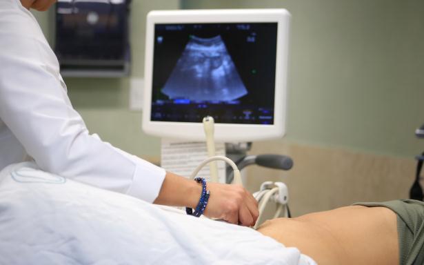 Con exitoso tratamiento para ovario poliquístico en el IMSS,  derechohabiente logró ser madre | Sitio Web 